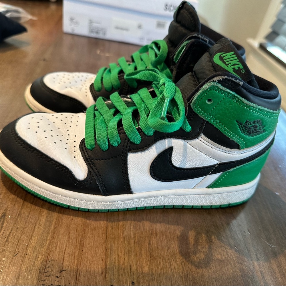 Kids Air Jordan 1. Size 3Y.